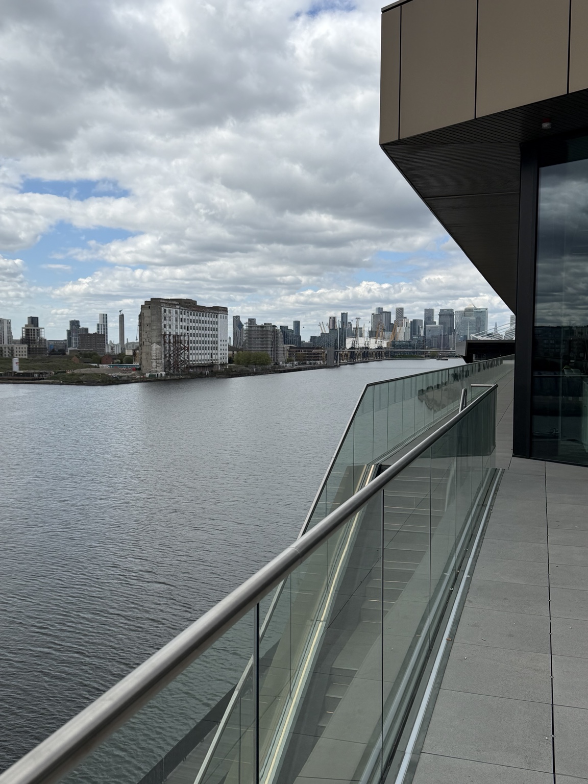 Major event venue beside the River Thames in London